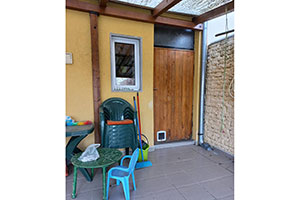 Spratna kuća od 148kvm na Margitskom naselju (Staklenik), na placu od 341 kvm.