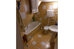 Spratna kuća od 148kvm na Margitskom naselju (Staklenik), na placu od 341 kvm.