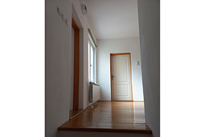 Spratna kuća od 148kvm na Margitskom naselju (Staklenik), na placu od 341 kvm.