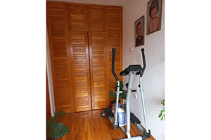 Spratna kuća od 148kvm na Margitskom naselju (Staklenik), na placu od 341 kvm.