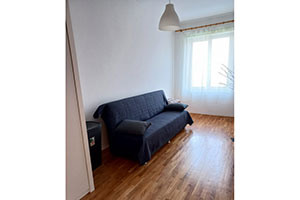 Spratna kuća od 148kvm na Margitskom naselju (Staklenik), na placu od 341 kvm.