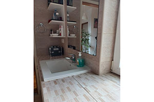 Spratna kuća od 148kvm na Margitskom naselju (Staklenik), na placu od 341 kvm.