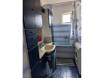 Spratna kuća, III zona, površine 280m2 na parceli od 259m2
