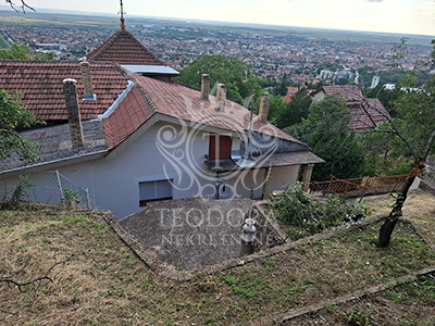 Na prodaju deo vile u površini od 127m2 na vršačkom bregu koja ima veliku istorijsku vrednost.