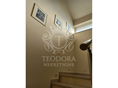 LUX spratna kuća, IV zona, Vršac, površine u osnovi 129m2, sa podrumom i garažom…