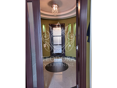 LUX spratna kuća, IV zona, Vršac, površine u osnovi 129m2, sa podrumom i garažom…