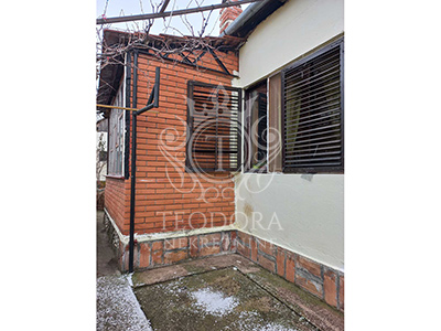 Kuća, III zona, površine 162m2, na placu od 565m2.