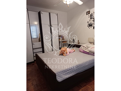 Kuća, III zona, površine 162m2, na placu od 565m2.