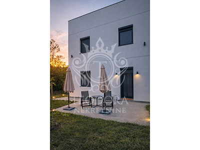 Dve kuće, Vladimirovac, 110m2 i 151m2, na placu od 3018m2.