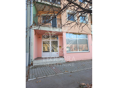 Poslovni prostor, II zona, 226m2, na dve etaže (prizemlje i podrum).