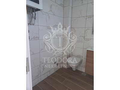 Dvosoban stan, 43m2, II zona, drugi sprat...